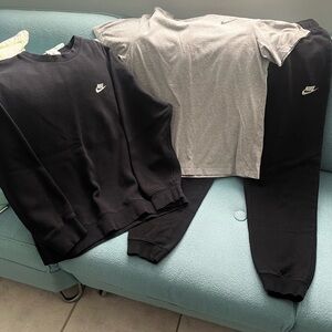 Nike Black Sweatshirt/Sweatpants w/bonus shirt ✔️